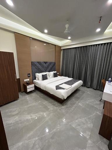 hotel room main image hotel room main image