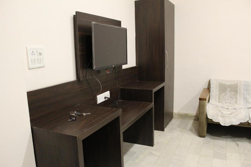 t.v at hotel maharana palace in mathura hotel_Image