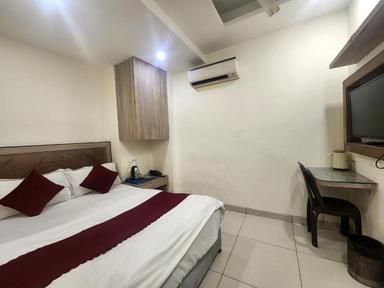 hotel room main image hotel room main image