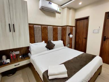 hotel room main image hotel room main image