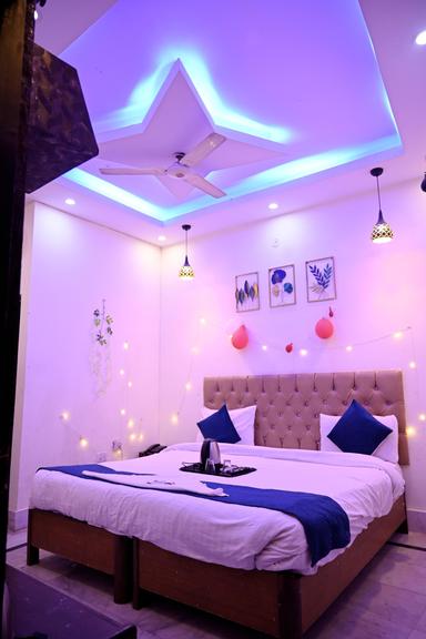 hotel room main image hotel room main image