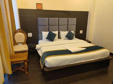 hotel room main image hotel room main image