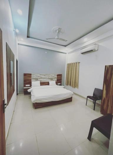 hotel room main image hotel room main image