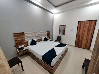 hotel room main image hotel room main image