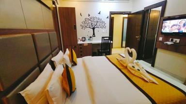 hotel room main image hotel room main image