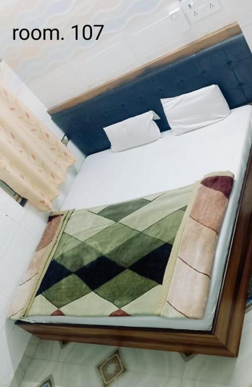 a double bed room with t.v at hotel raghav guest house at mathura hotel_Image