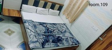 hotel room main image hotel room main image