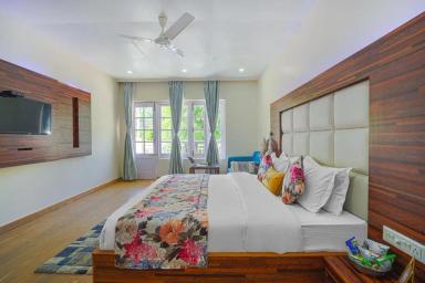 hotel room main image hotel room main image