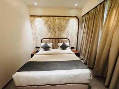 hotel room main image hotel room main image