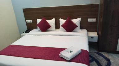 hotel room main image hotel room main image