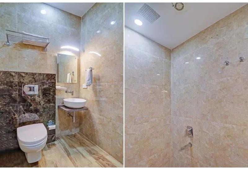 a bathroom with commode at Hotel Sahibs Royal Ville in Agra hotel_Image