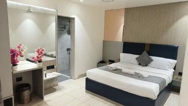 hotel room main image hotel room main image