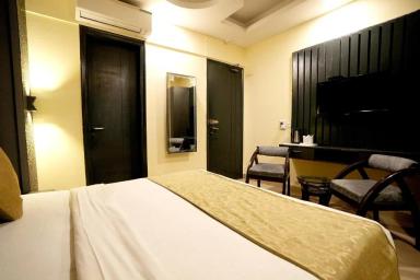 hotel room main image hotel room main image