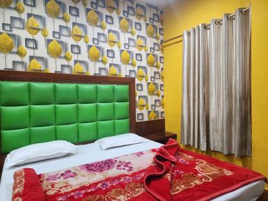 hotel room main image hotel room main image