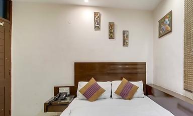 hotel room main image hotel room main image