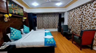 hotel room main image hotel room main image