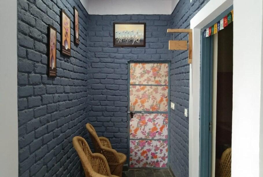 a room entry at hotel the whispering in Bir Billing hotel_Image