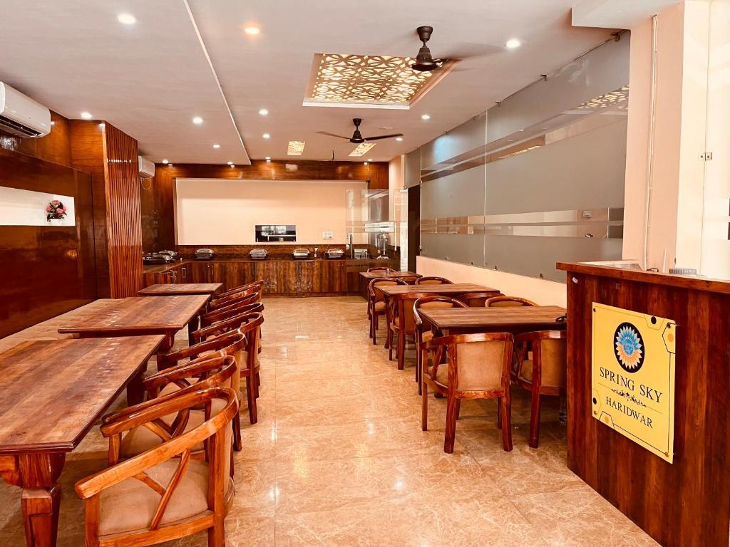 chairs and help desk at hotel tirath view in Rishikesh hotel_Image