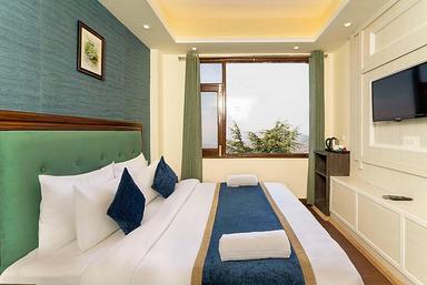 hotel room main image hotel room main image