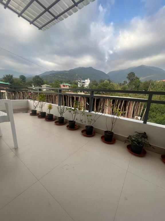 a roof view with hills view at house of views in Bir Billing hotel_Image