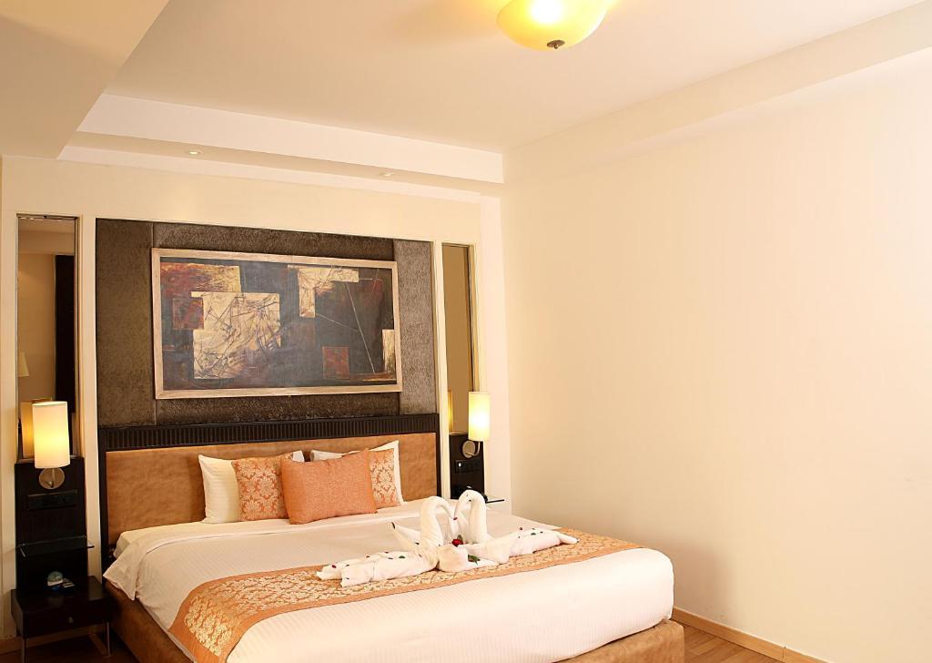a bedroom with a large bed at staybook Inde hotel vista woods in Gurugram hotel_Image