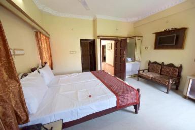 hotel room main image hotel room main image