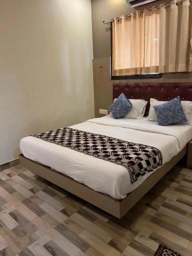 hotel room main image hotel room main image