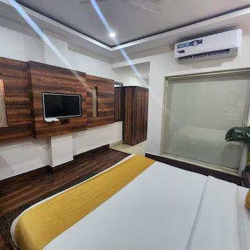 tv at mm hotel in dharmshala hotel_Image