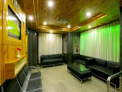 a meeting area with sofa and table at mm hotel in manali hotel_Image