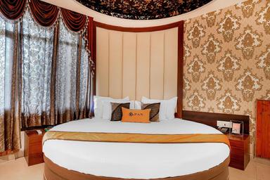 hotel room main image hotel room main image