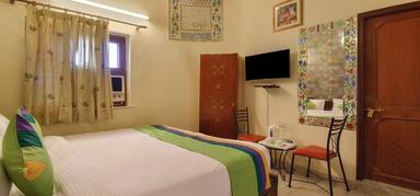 hotel room main image hotel room main image