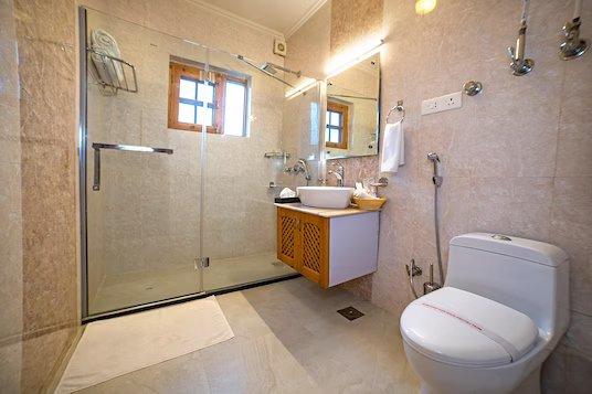 a bathroom with a toilet and a sink at shaw inn by stay pattern in gulmarg hotel_Image