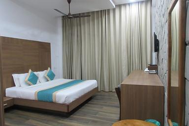 hotel room main image hotel room main image