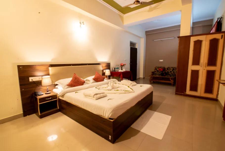 a bedroom with pillows and towel on bed at sidhhi vinayak in ranthambore hotel_Image