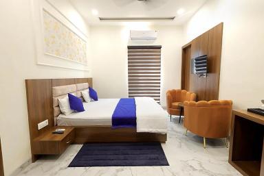 hotel room main image hotel room main image