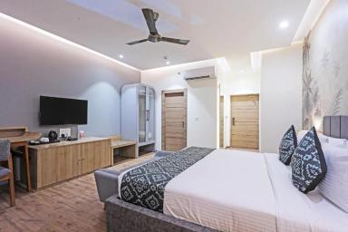 hotel room main image hotel room main image