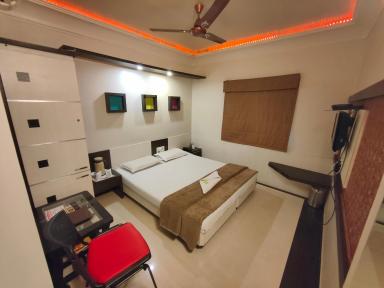 hotel room main image hotel room main image