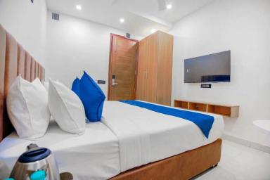 hotel room main image hotel room main image