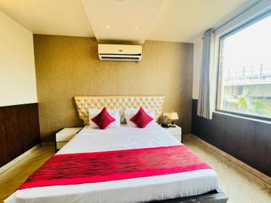 hotel room main image hotel room main image