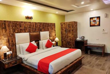 hotel room main image hotel room main image