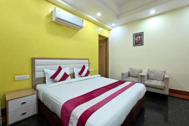 hotel room main image hotel room main image