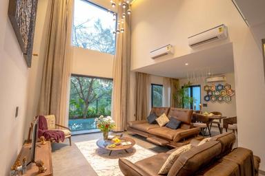 hotel room main image hotel room main image