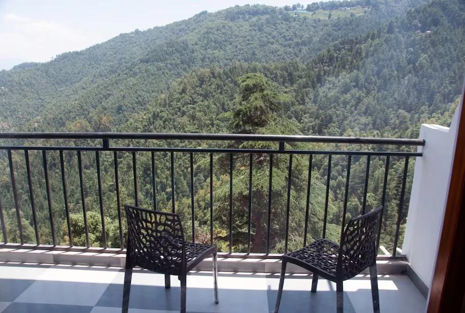 seating area at summer hill in chail hotel_Image