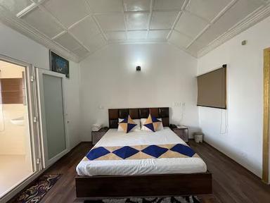 hotel room main image hotel room main image