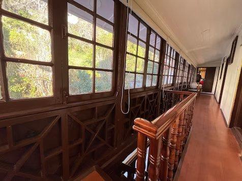 a entry of hotel with stairs at the haritage hotel in shimla hotel_Image