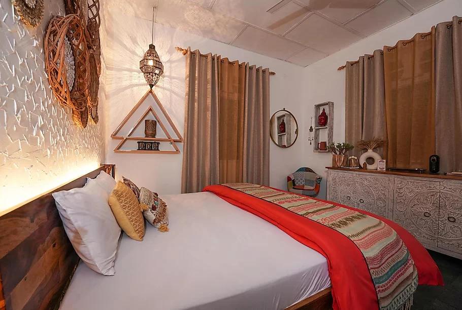 a bedroom with a large bed at the autumn home in Bir hotel_Image