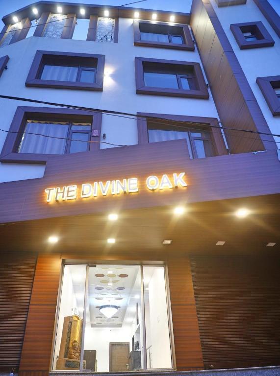 the hotel front side with name and entry gate at the divine oak in katra hotel_Image