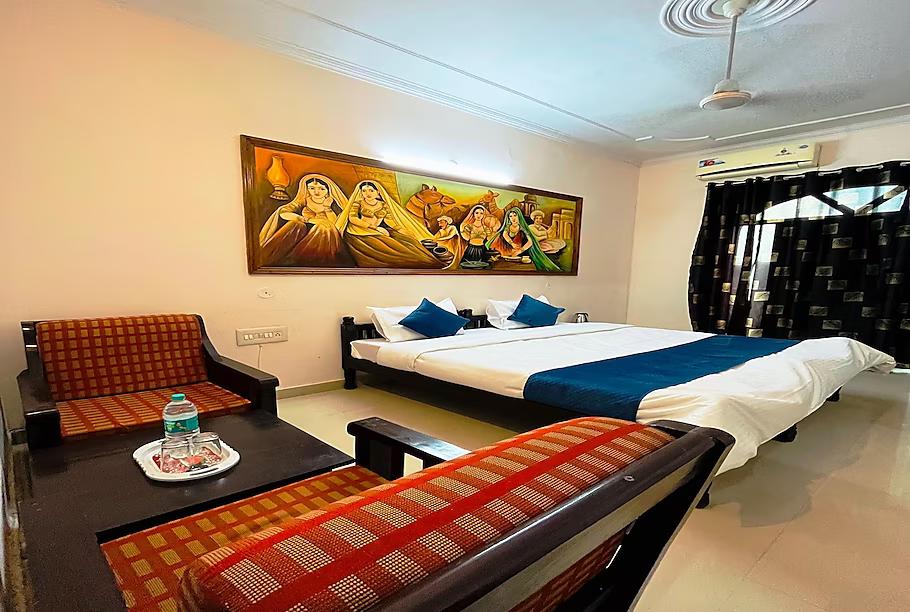a hotel with a large bed and sofa at the ranthambhore heritage hotel in ranthambhore hotel_Image