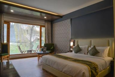 hotel room main image hotel room main image