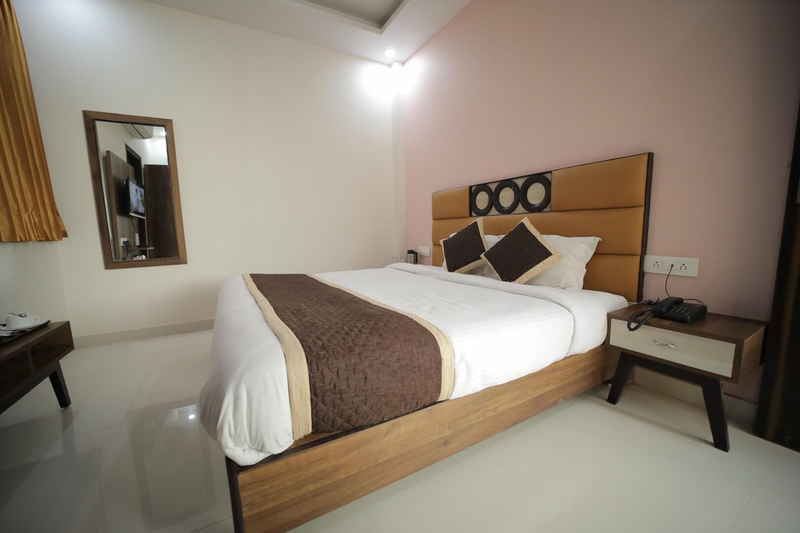 a bedroom with a large bed and mirror at the raas mahal hotel in jaipur hotel_Image